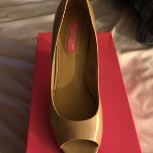 Isaac Mizrahi Jaylin peep toed wedges